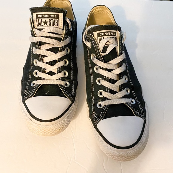 black low cut converse